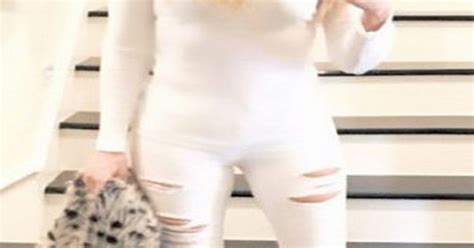 Camille The Camel Toe Is Trying To Say Hi Khloé Kardashian Mocks