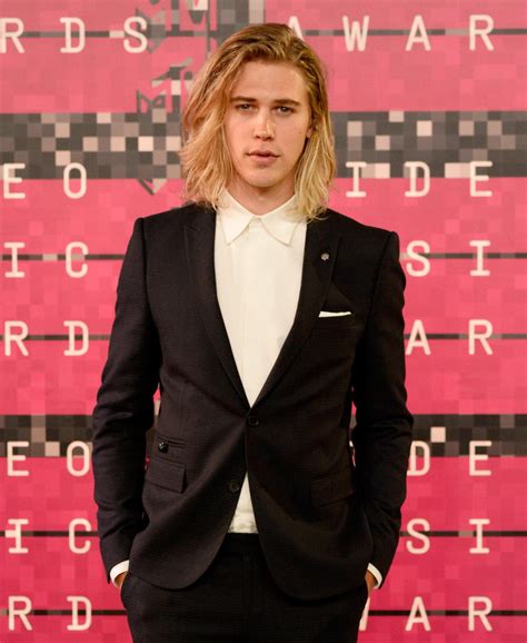 Austin butler cast as elvis presley in austin butler has a height of 6 ft 0 inches and weighs is around 68 kg. Austin Butler Net Worth|Wiki,bio,earnings,Career,Movies,TV shows,Age,Relationships