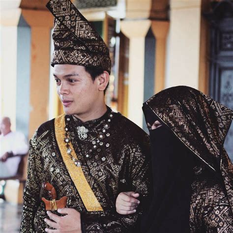 Natta reza mengungkap kalau pertama kali berkenalan dengan istrinya lewat dm instagram. Shalihah dan Menawan, Busana Pernikahan Syar'i dengan ...