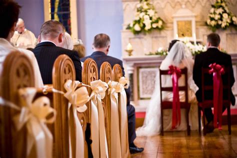 Best diy wedding pew decorations from best 25 church pew wedding ideas on pinterest. 25 Attractive Pew Decorations For Weddings - SloDive