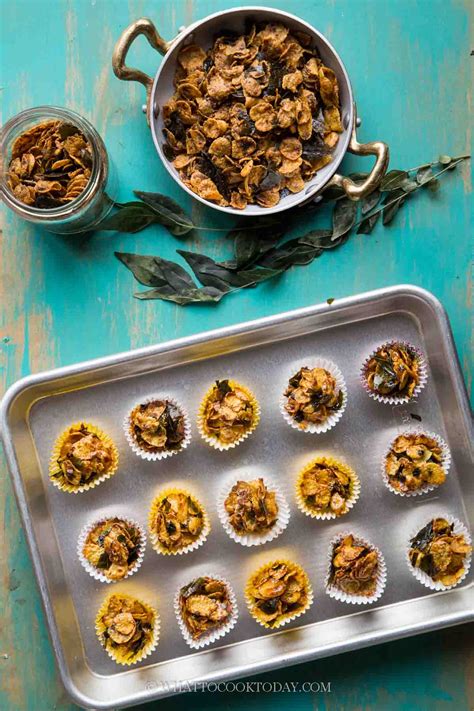 Gabungan rasa rangup berlemak masin salted egg, juga ada pedas sikit di hujung hujung lidah. Easy Salted Egg Yolk Cornflakes (2 Ways)