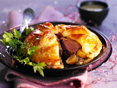 Feuilletés de pigeon aux mirabelles et au foie gras Recette