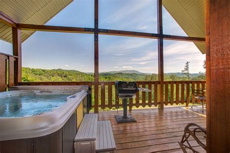 Cozy Dog Friendly Cabin W Private Hot Tub And Sweeping Mountain Views