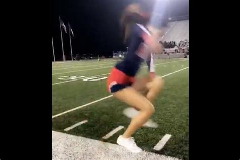 Watch Texas Cheerleaders Unusual Stunt Goes Viral On Twitter