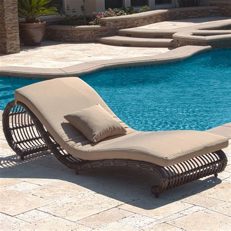 Kauai Outdoor Wicker Pool Chaise Lounge Chair Set Of 2 Moderne