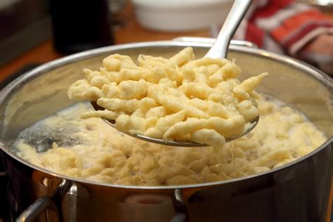 Die klassisch Österreichische Küche Grundrezept für Spätzle