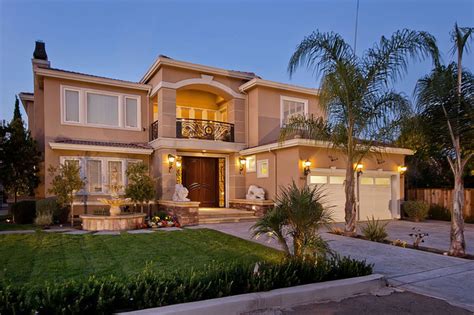 Tapi sekarang desain rumah minimalis lebih banyak diminati. Contoh Desain Rumah Klasik Eropa Minimalis Modern