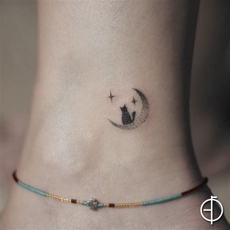 Minimal Kedi Ve Ay Dövmesi Minimal Cat Moon Tattoo Tattoos Cat