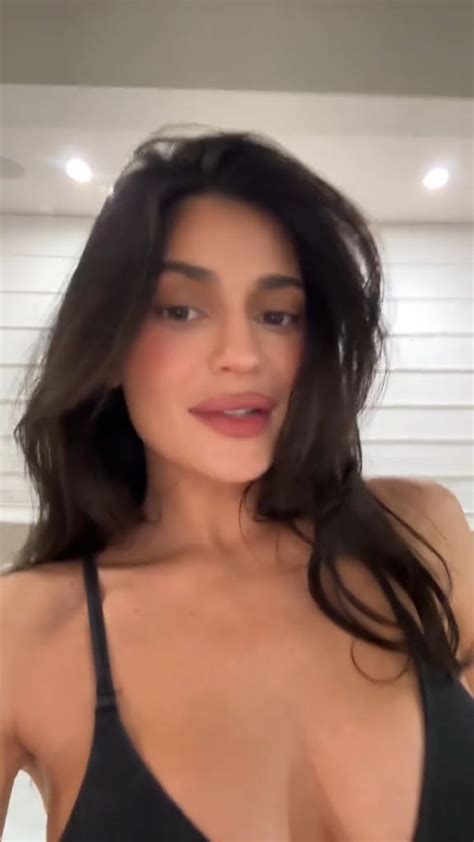 Kylie Jenner Lets Slip Her New Size As Shrinking Star Tries On Clothes