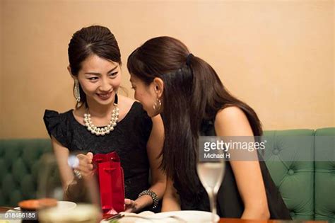Japanese Lesbian Stockfotos En Beelden Getty Images