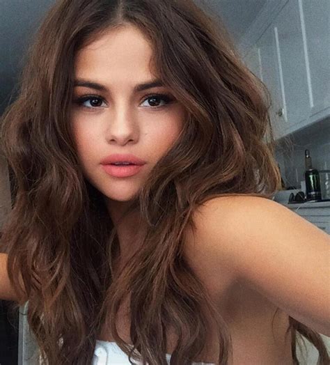 Selena Gomezs Makeup Artist Just Showed Us Her Unretouched Selfies