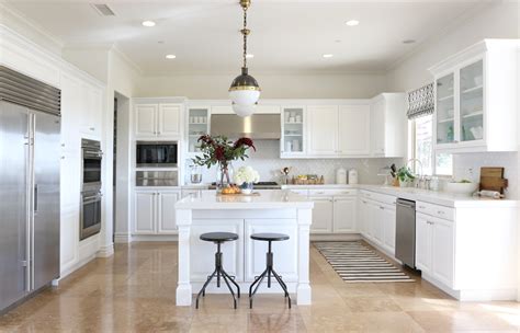 Stylish Ideas For Decorating White Kitchen
