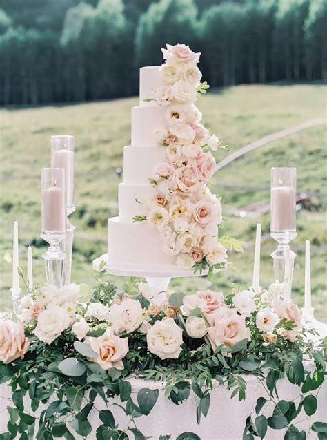 30 Wedding Cake Table Décor Ideas