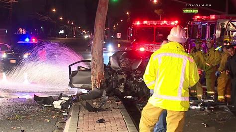 1 Killed 2 Injured After Car Crashes Into Tree In La Mirada Abc7 Los Angeles