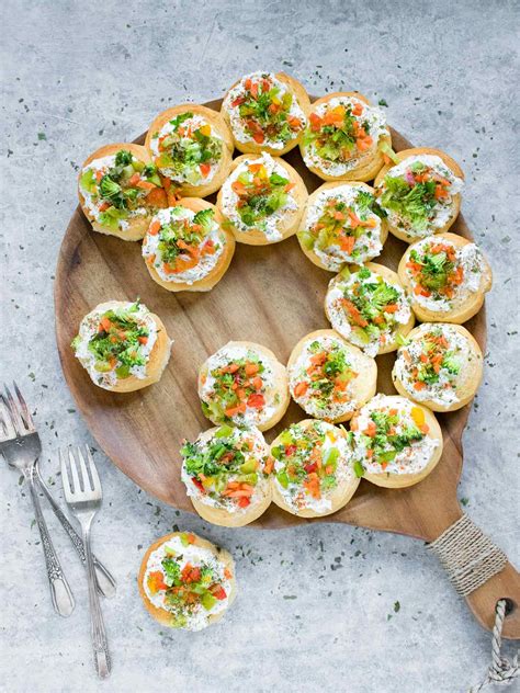 Olives and cheese over spread in that order. Christmas Wreath Appetizers | SoupAddict.com
