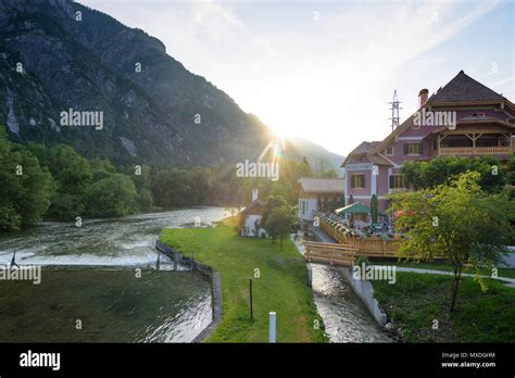 Hallstättersee Bad Goisern Fotos Und Bildmaterial In Hoher Auflösung