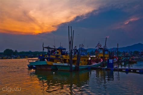Sebanyak tujuh bot nelayan asing dari vietnam ditahan oleh agensi penguatkuasaan maritim malaysia (apmm) menerusi 'op kuda laut' yang dilaksanakan bermula akhir jun lalu. IMG_2422 | Bot Nelayan Tanjung Api 6 | cigu zu | Flickr