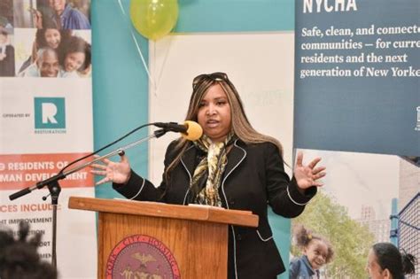 Trump Housing Appointee Lynne Patton Postpones Her Moving Into A Nycha Apartment Blames