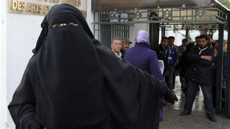 La Tunisie Interdit Le Port Du Niqab Dans Les établissements Publics