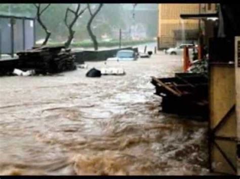 Seorang remaja berumur 13 tahun, maut apabila tertimbus di rumahnya. Banjir Kilat di Kuala Lumpur 2013 - YouTube