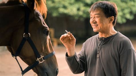 فيلم جاكي شان الجديد مع حصانه هو بيحاول يحميه قصة مؤثرة جدا ملخص فيلم Ride On Youtube