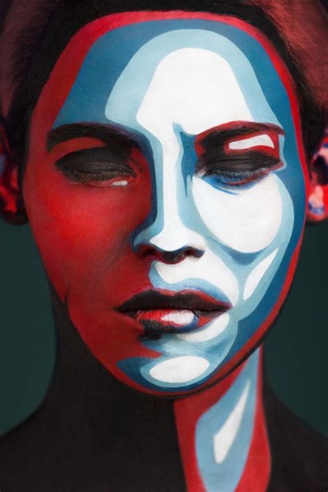 Makeup Incredibly Transforms Faces Into Iconic 2d Prints Maquillage