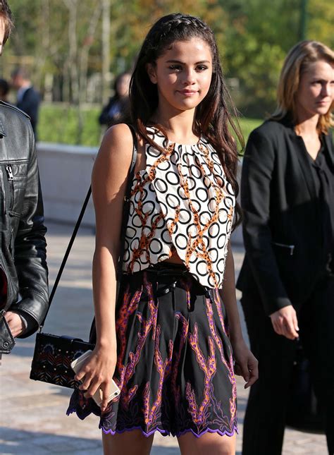 Selena Gomez Louis Vuitton Fashion Show 2015 31 Gotceleb