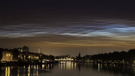 Teams are literally throwing their matches several times on a week(for example, teams like heretics and winstrike. Lichtende nachtwolken verlichten de Nederlandse lucht | NOS