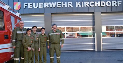 Sepp schellhorn sitzt für die neoliberalen im österreichischen parlament, betreibt aber auch ein flüchtlingsprojekt. Friedenslicht 2015 - Freiwillige Feuerwehr Kirchdorf in Tirol