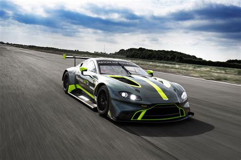 Aston Martin Reveals New Vantage Gt3