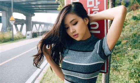 these pre debut of blackpink s rosé with black hair will leave you breathless koreaboo