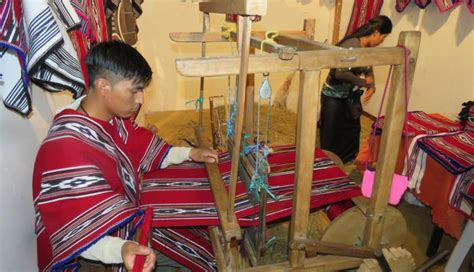 Indigenas Crean Nuevos Tejidos Con El Coco Poncho