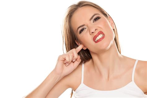 Prurito alle orecchie: rimedi efficaci - Ascoltami