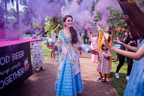 Showstopper Vibrant Mehendi Dresses Spotted On Real Brides Wedding Trends And Updates