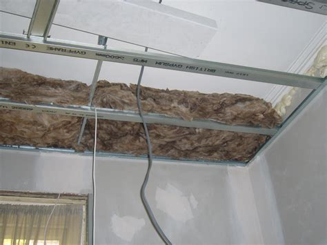 • safety glasses and gloves are recommended to be worn during installation. Suspended Ceiling (1)