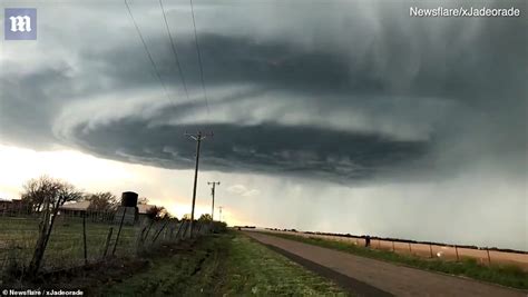 Incredible Video Shows Mothership Supercell Cloud Hovering Over Texas