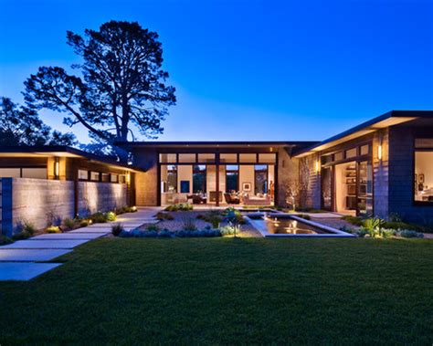 I wouldn't need to change anything in this house. U-shaped House Courtyard | Houzz