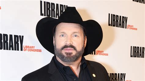 The Outfit Garth Brooks Wore At The Inauguration Is Raising Eyebrows