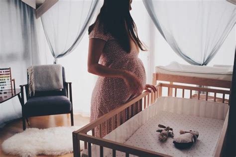 تفسير حلم ولادة الحامل قبل موعدها