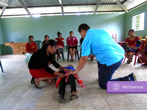 LÍDERES COMUNITARIAS SON CAPACITADAS EN PRIMEROS AUXILIOS Cabrini