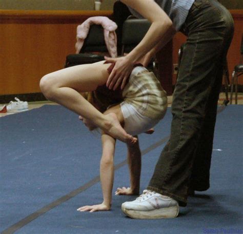 Julie By Cirquegirl On Deviantart Gymnastics Dancer Dynamic Poses