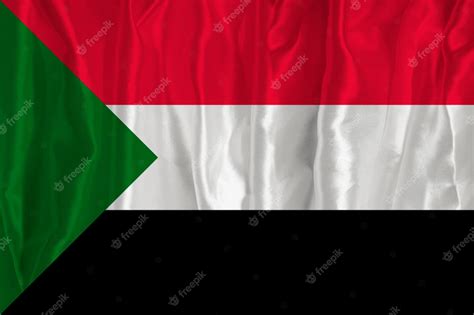 la bandera de sudán sobre un fondo de seda es un gran símbolo nacional la textura de las telas