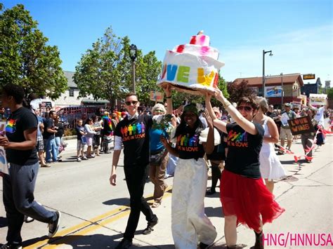 Hispanic News Network Usa Milwaukees Annual Pride Day Parade Featured Same Sex Marriage