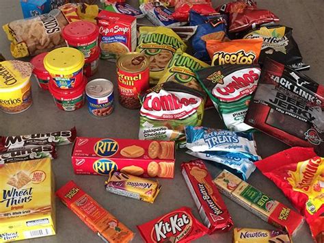It looks like america loves their sweet snacks because popular snacks include milky way bars, chips ahoy, snickers, twix, kit kats, starburst, almond, joy, and sour patch kids. Fancy Super Bowl Snacks Made with Convenience Store ...