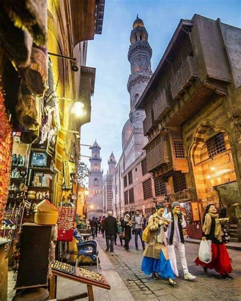 من مصر القديمة إلى الإمبراطورية الفارسية، تمكن الناس على مدار آلاف السنين من تبريد منازلهم بفضل طريقة مبتكرة لـ اصطياد النسيم. ‏شارع المعز و منطقة الحسين و خان الخليلي... - ما لم تره من ...