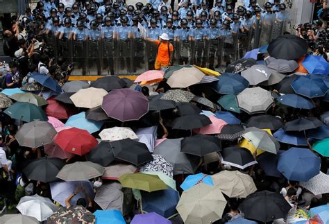 Hong Kong Democracy Protests Bring City To Standstill Photos Abc News