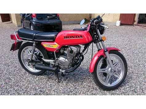 Honda also produced a single cylinder version starting in 1970 that is known as the honda cb125s. Honda CB 125 Twin - kr. 10000 - brugte mc