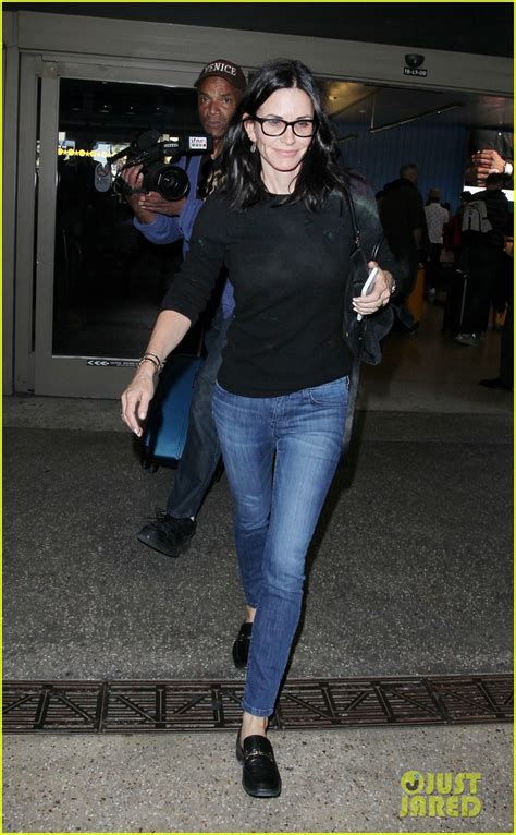 Courteney Cox Kisses Johnny Mcdaid Before Her Flight Home Photo