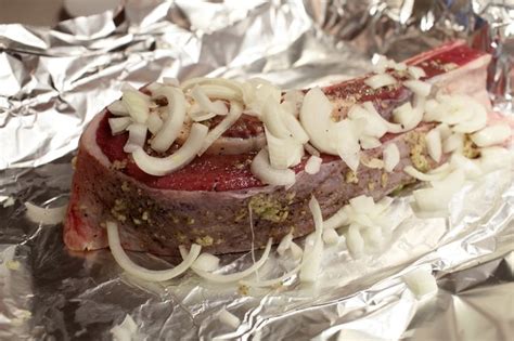 Pork tenderloin wrapped on tin foil in oven. How to Cook a Foil-Wrapped Steak in the Oven | LIVESTRONG.COM