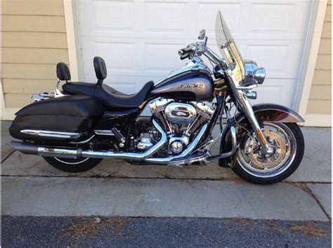 It has a 1746 ccm v2 engine. Buy 2008 Harley-Davidson Road King CVO on 2040motos